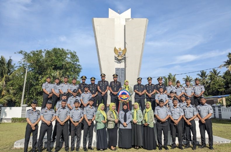 Rangkaian Hari Bakti Pemasyarakatan ke-60, Lapas Nunukan laksanakan Tabur Bunga di Taman Makam Pahlawan Kab.Nunukan. 